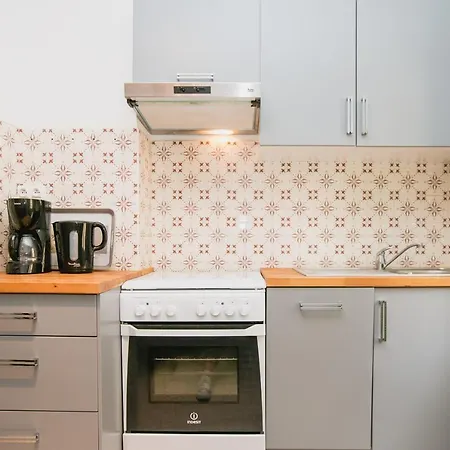 Апартаменты Regina's - Spatious Next To The
